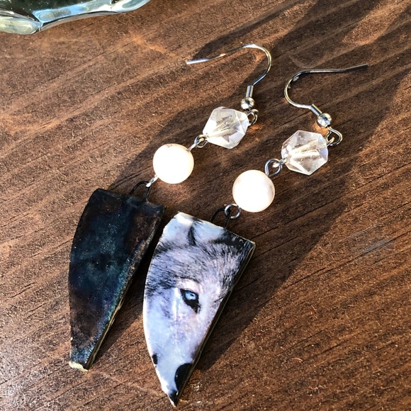 Ceramic Gemstone Wolf Earrings - Picture 4 of 6